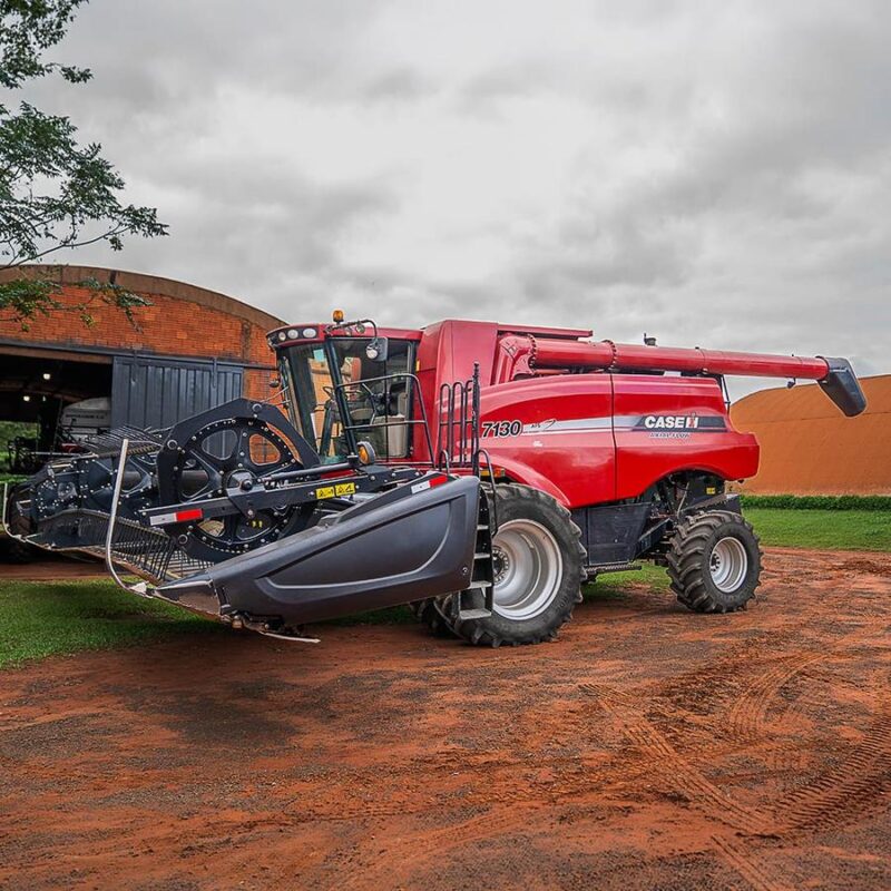 Cosechadora Case IH Axial Flow 7130 dual 4x2 con Cabezal Draper MacDon FD75 35 CASE DL con ruedas 2014