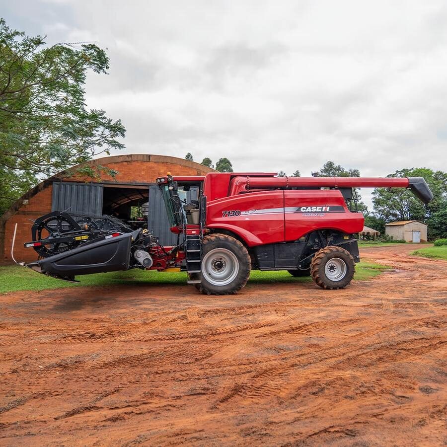 Cosechadora Case IH Axial Flow 7130 dual 4x2 con Cabezal Draper MacDon FD75 35 CASE DL con ruedas 2014 — foto 5 de 5