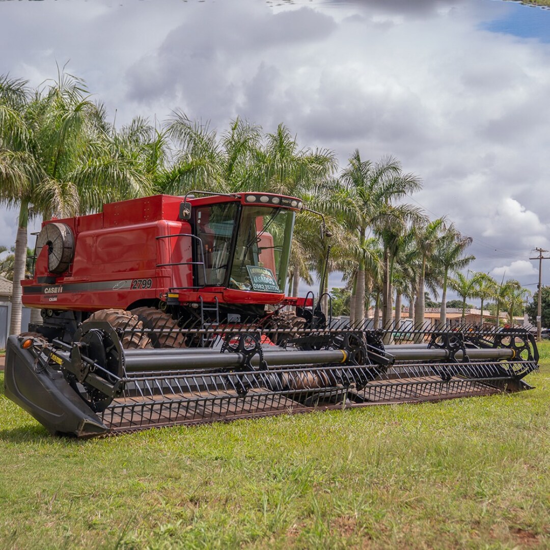 Cosechadora Case IH 2799 2012 con cabezal Macdon 35 Pies 2014 — foto 2 de 8