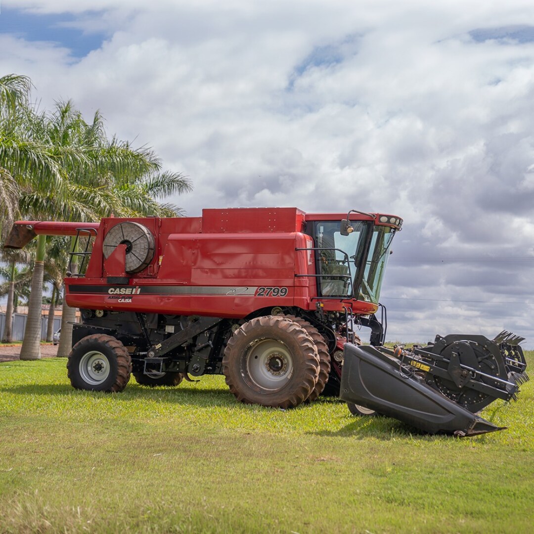Cosechadora Case IH 2799 2012 con cabezal Macdon 35 Pies 2014 — foto 3 de 8