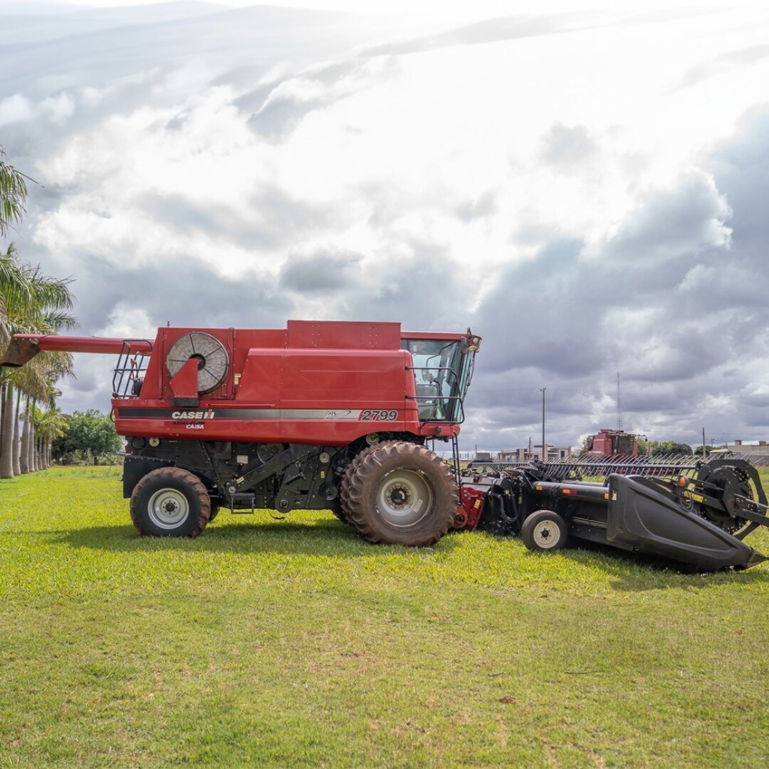 Cosechadora Case IH 2799 2012 con cabezal Macdon 35 Pies 2014 — foto 5 de 8