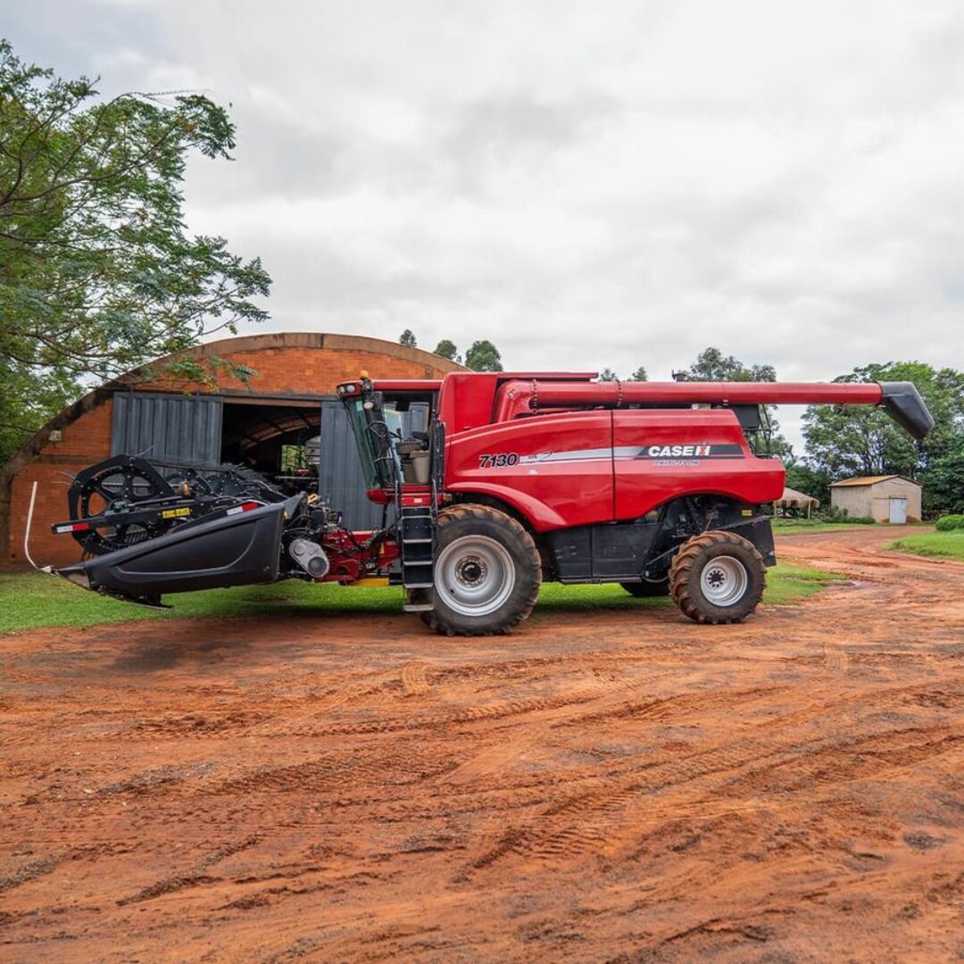 Cosechadora Case IH 7130 2016 4x2 con Cabezal MacDon Draper 35 pies 2014 — foto 5 de 5