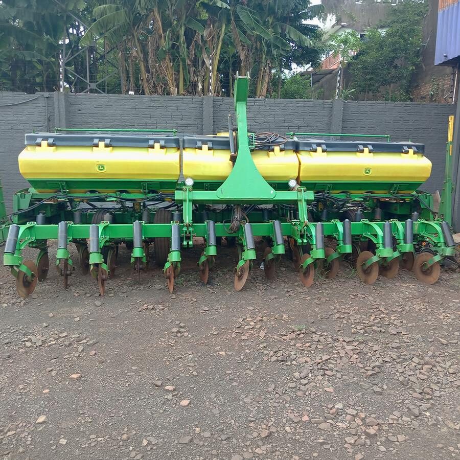 Sembradora John Deere 2113 13x45 — foto 2 de 4
