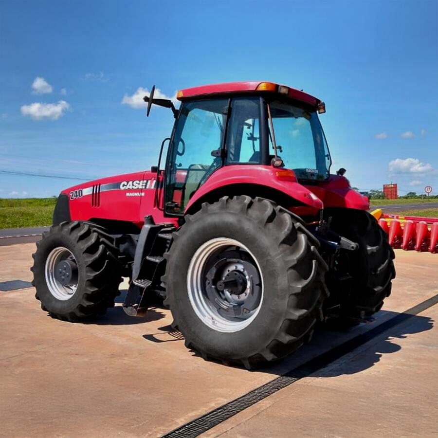 Tractor Case IH Magnum 240 neumáticos single — foto 3 de 4