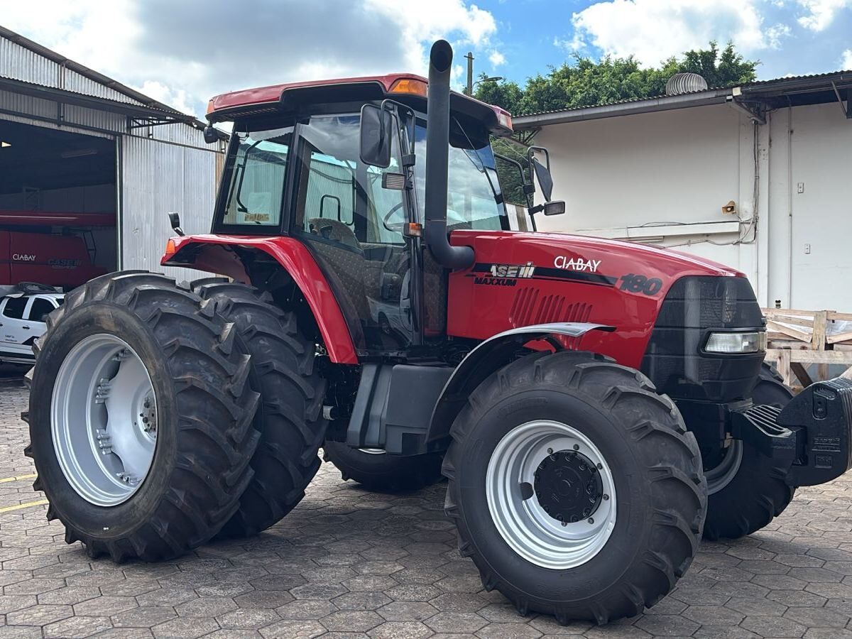 Tractor Case IH Maxxum 180 neumáticos dual cabinado — foto 2 de 5