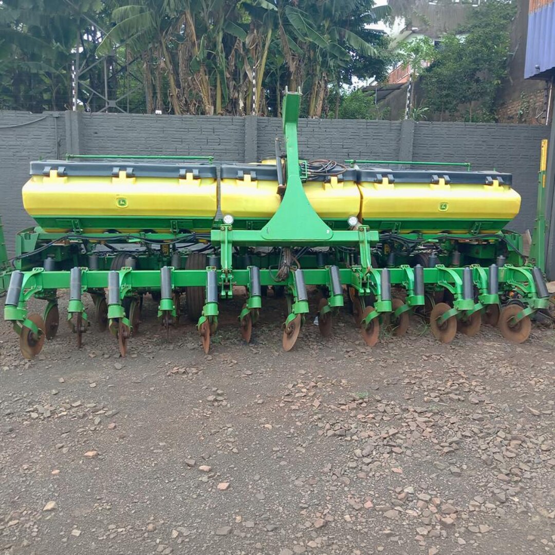 Sembradora John Deere 2113 13x45 — foto 3 de 5