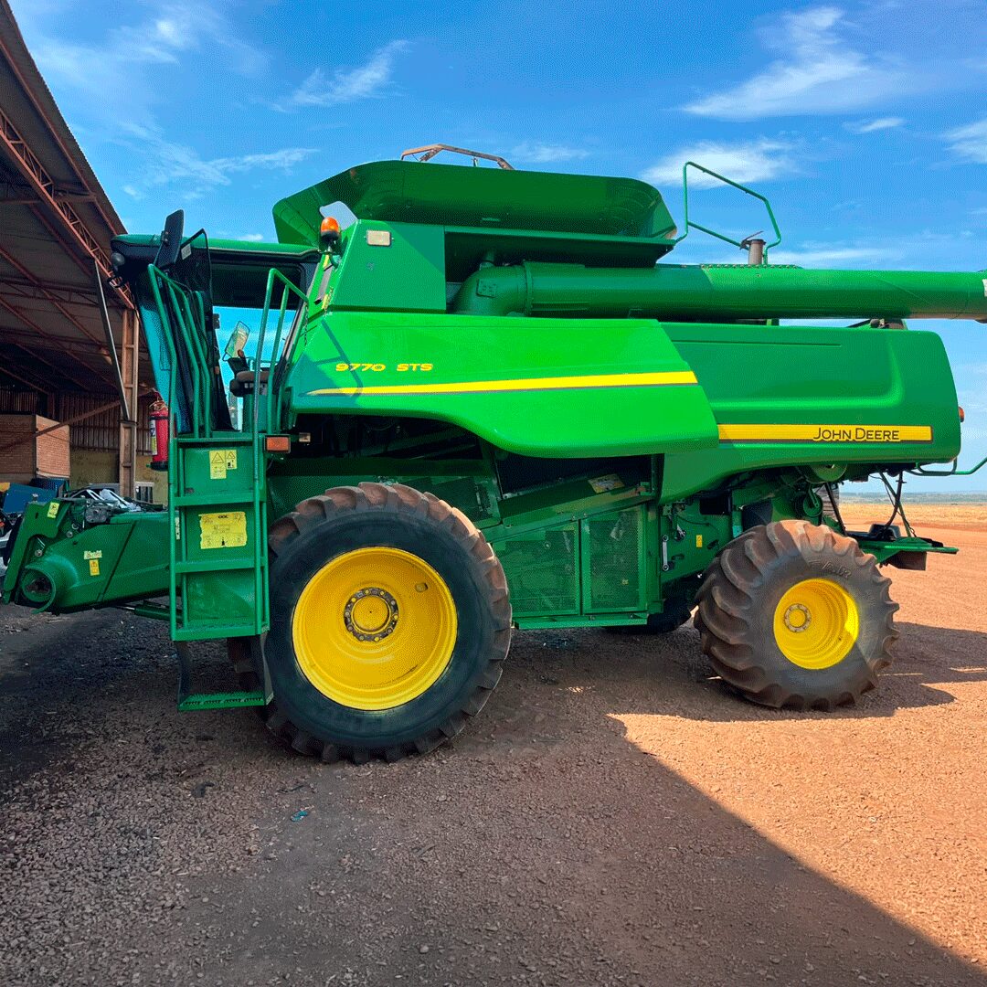 Cosechadora John Deere 9770 año 2011 — foto 1 de 5